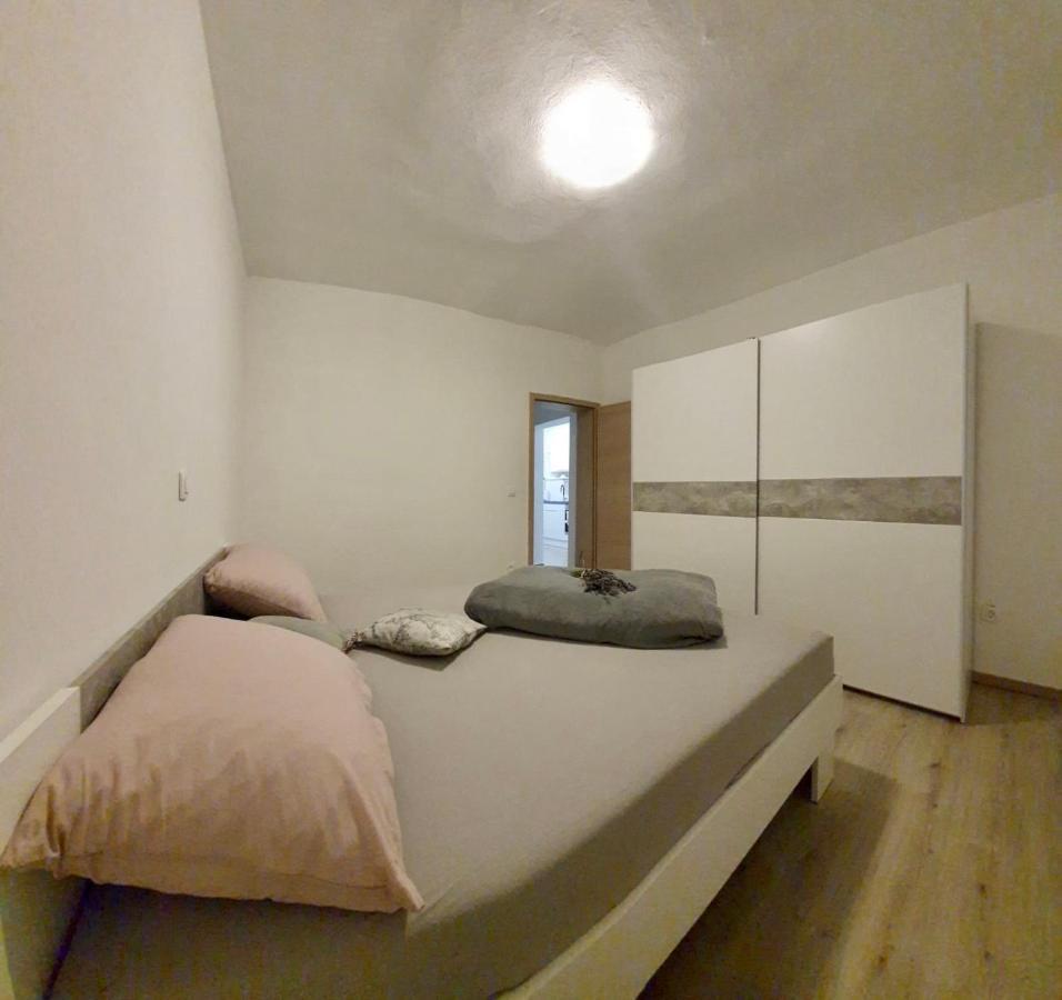 Apartman Skolj Jovici  Buitenkant foto